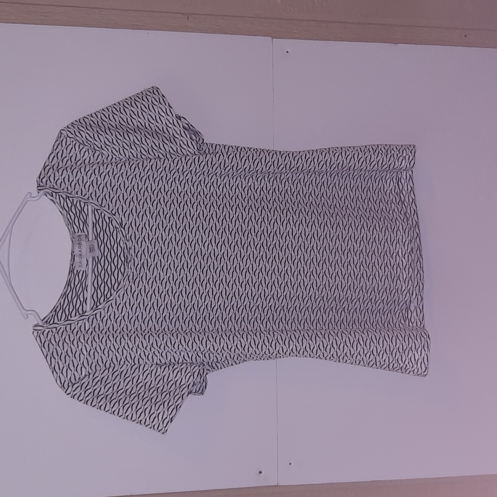 Sag Harbor - Small - White Top w/ Black Squiggle Lined Pattern